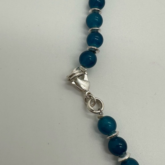 Vintage blue and silver tone glass beaded necklace - Picture 6 of 9